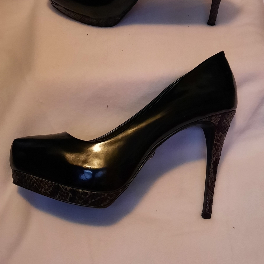Vera Wang pumps